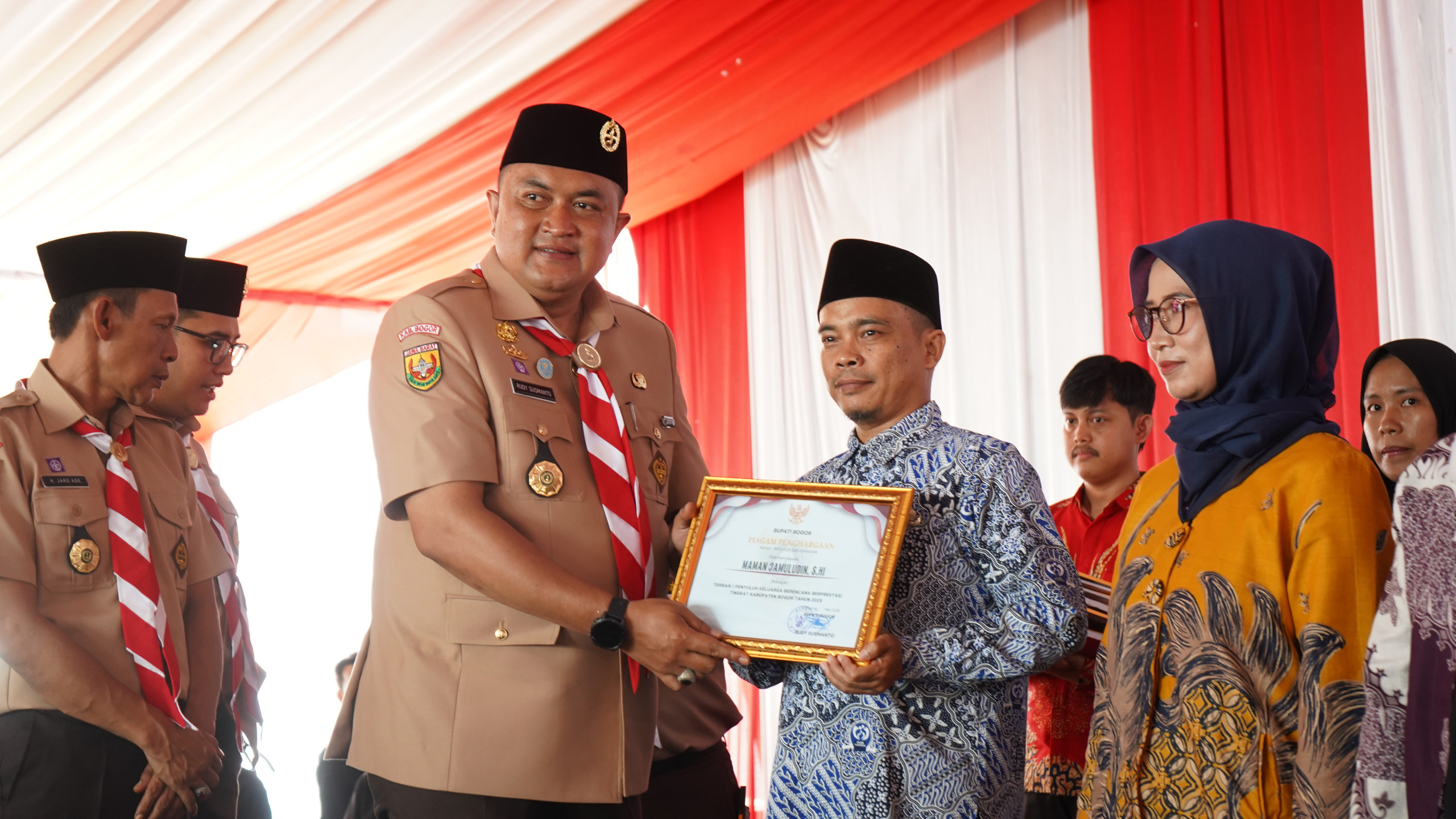 Dekatkan Layanan Publik, Pemkab Bogor Gelar Nikah dan Sunatan Massal Gratis di Sukaraja