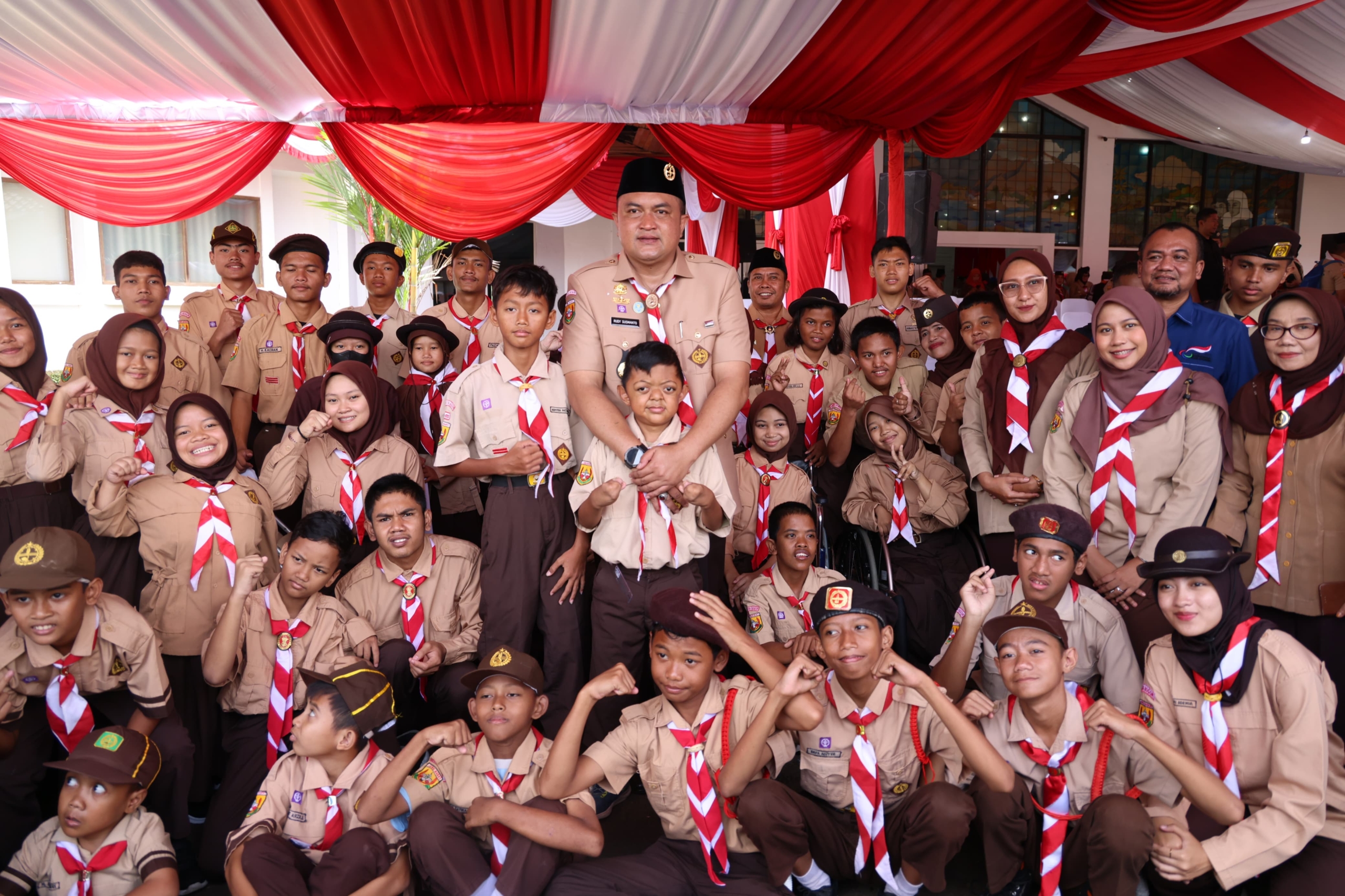 Bupati Bogor Raih Lencana Darma Bakti di Hari Pramuka ke-64