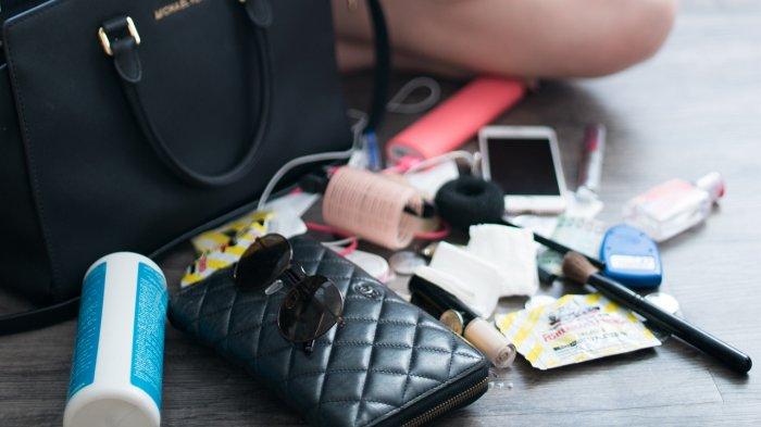 15 Barang Penting yang Wajib Dibawa Sehari-hari dalam Tas