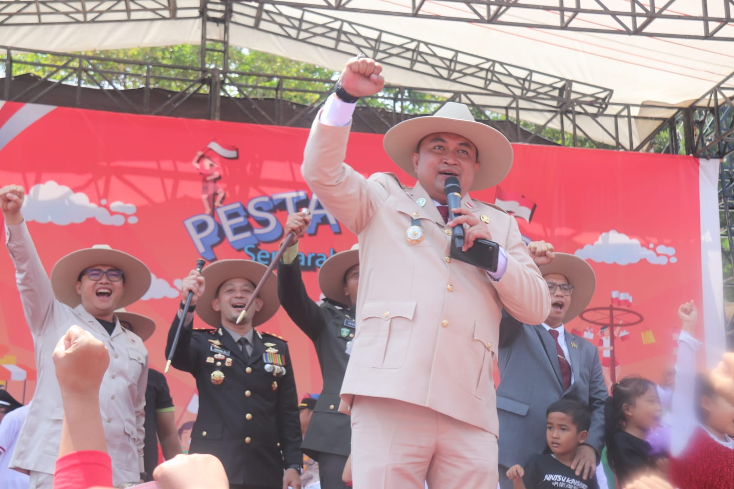 Bupati Bogor Rudy Susmanto Buka Pesta Rakyat di Bojong Koneng, Sampaikan Salam Presiden Prabowo