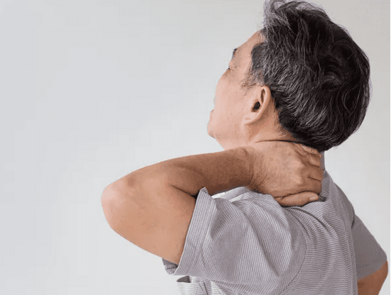 6 Langkah Memperbaiki Postur untuk Redakan Nyeri Kepala dan Leher