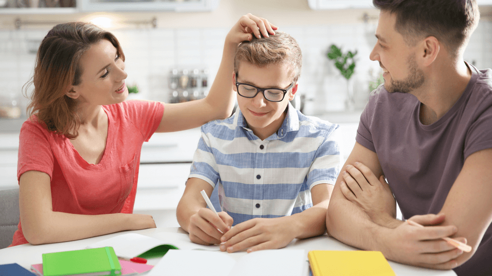 8 Tips Parenting Remaja agar Hubungan dengan Anak Tetap Harmonis