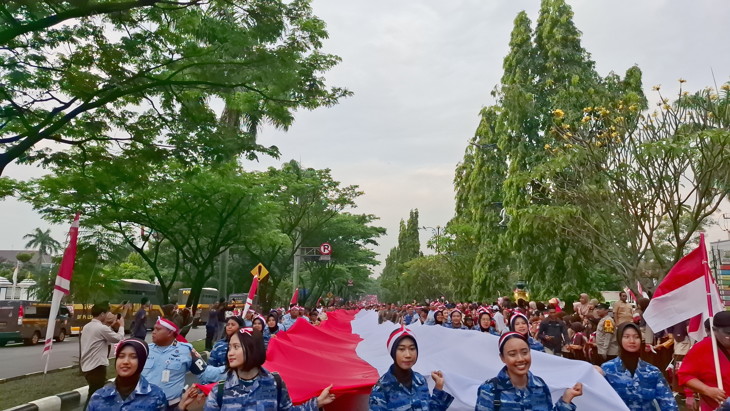 Kemeriahan Kirab Bendera Merah Putih 600 meter di Kabupaten Bogor 