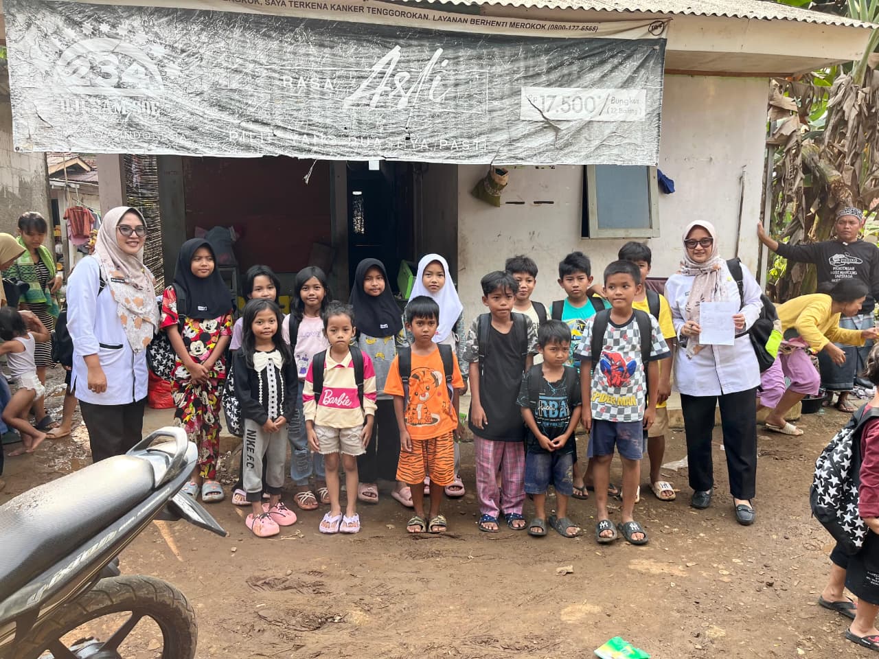 SDN Pasirgaok 06 dan Kecamatan Rancabungur Salurkan Bantuan untuk 29 Siswa Korban Banjir