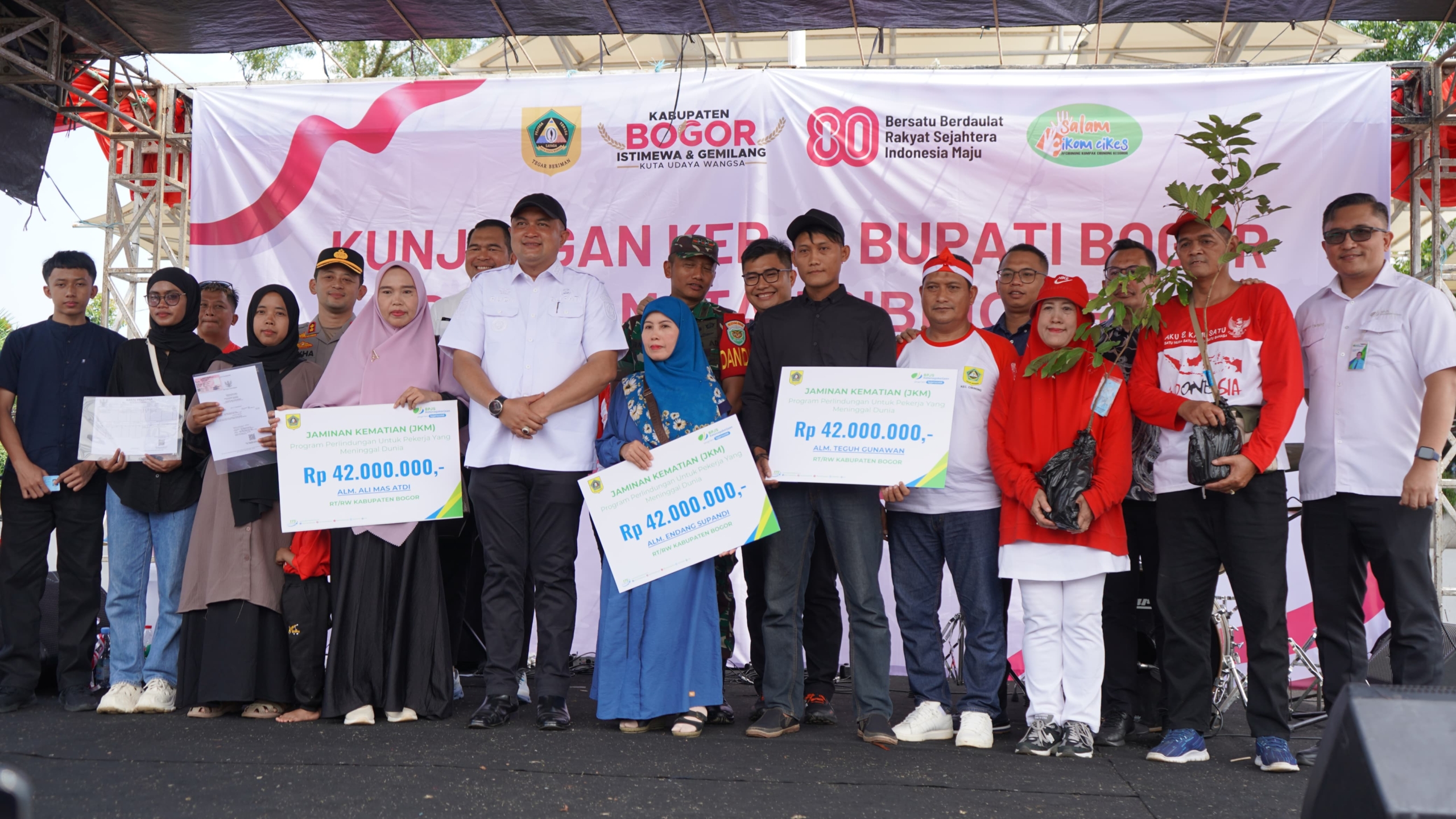 Bupati Bogor Tinjau Gebyar Pelayanan Publik di Alun-alun Cirimekar 