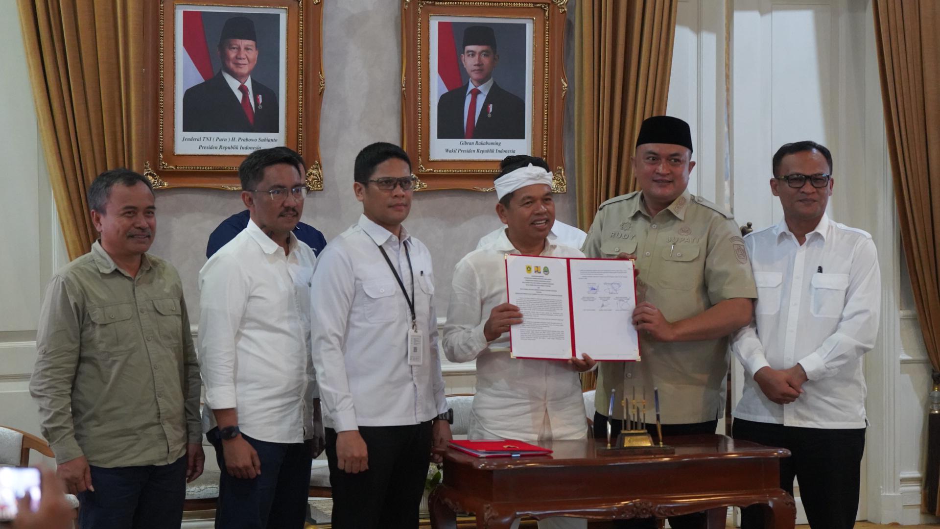 Bupati Bogor Tandatangani MOU Penanganan Banjir Bersama Gubernur Jabar, BBWS dan PSDA 