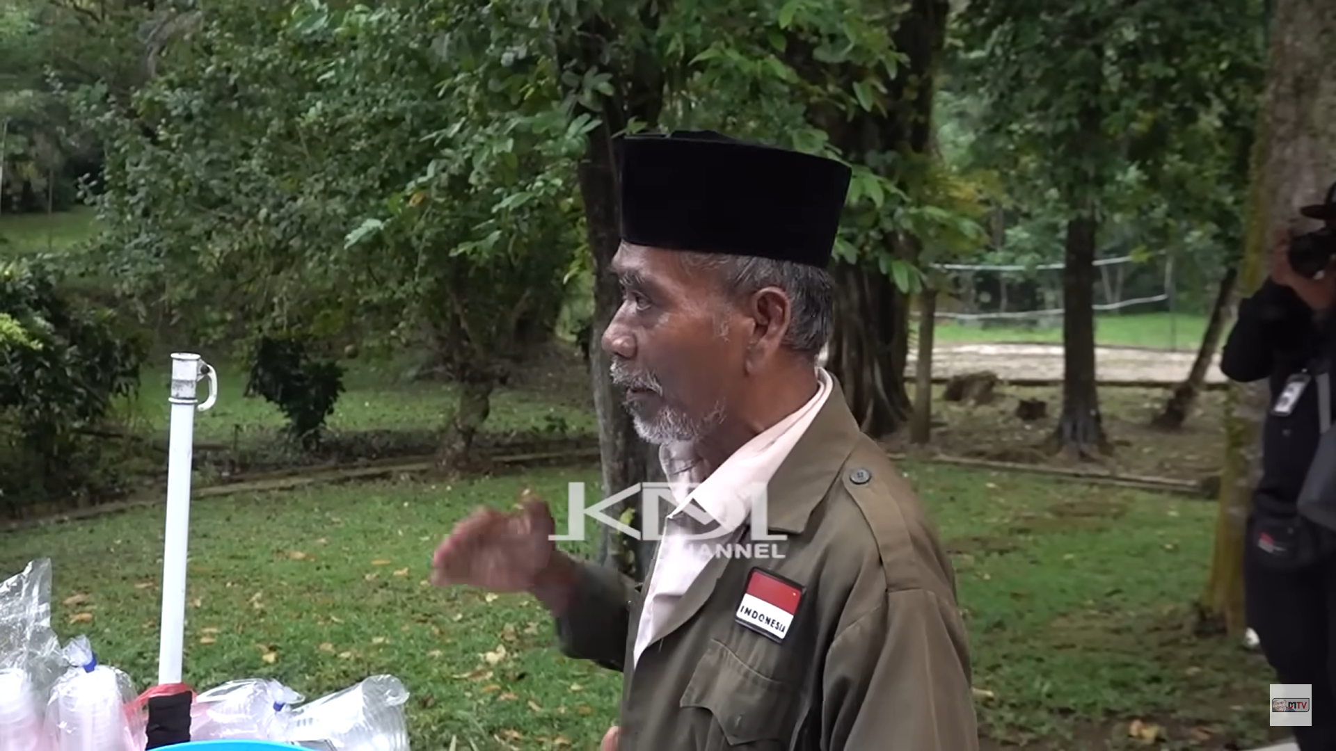 Kisah Mr Nanang, Penjual Es Cincau Viral yang Kuasai 9 Bahasa