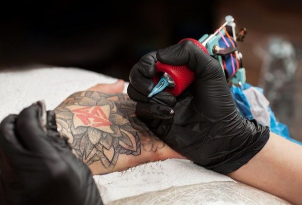 Sisi Lain Tato, Antara Estetika dan Ancaman Kesehatan Kulit