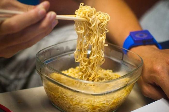 Hobi Makan Mi Instan, Berikut Sederet Bahaya yang Mengintai