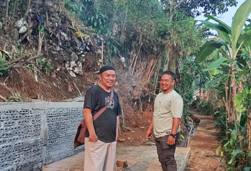 Cisadane Resik Bantu Kecamatan Cijeruk Bersihkan Sampah di Desa Warung Menteng