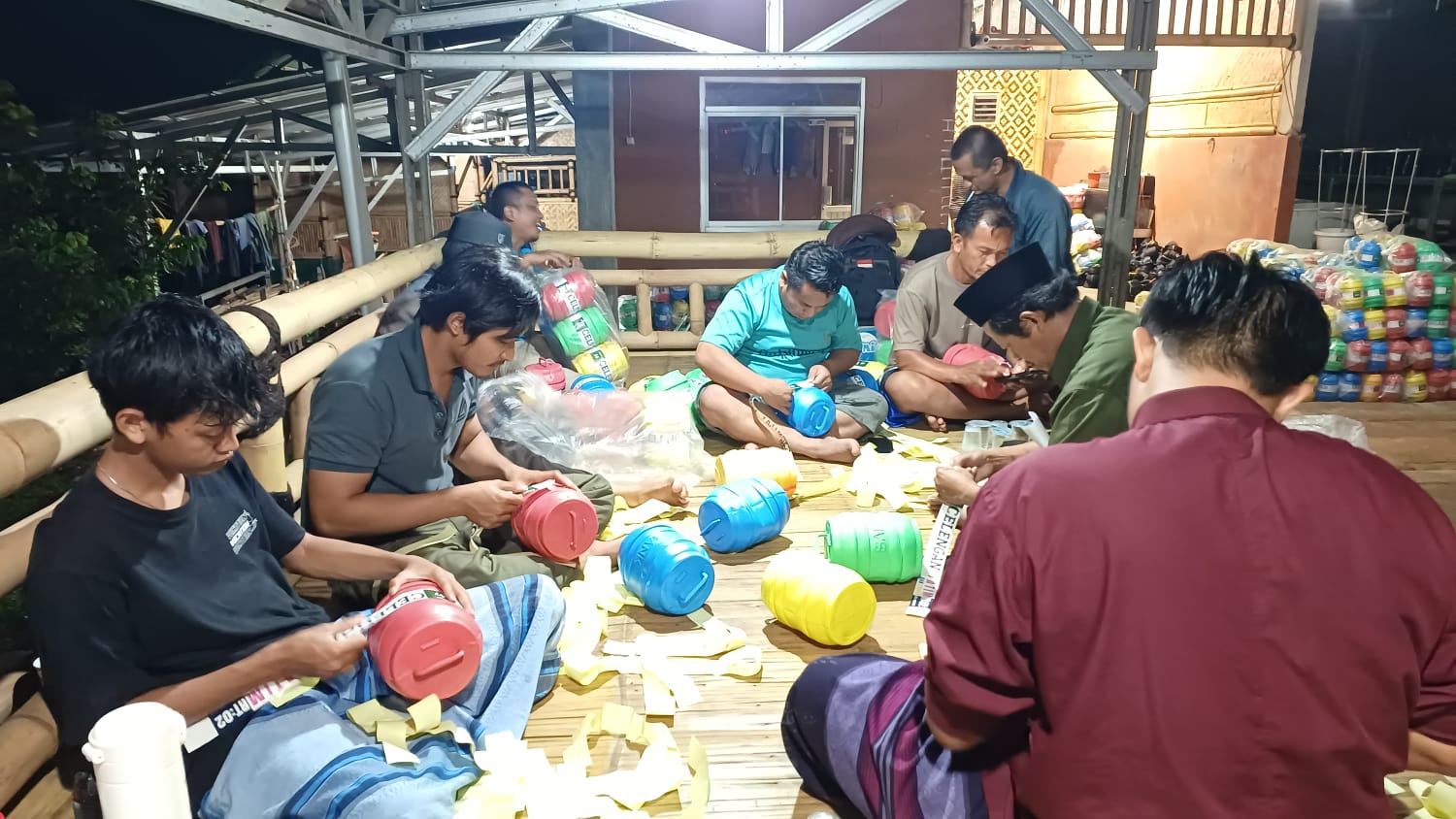 Warga RW 03 Sukahati Jadi Teladan, Galang Dana Yatim Lewat 1000 Celengan