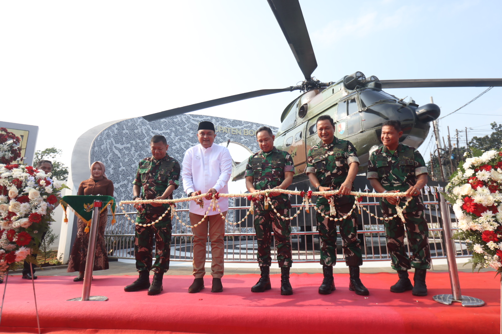 Panglima TNI Resmikan Tugu Helikopter SA 330 Puma di Kabupaten Bogor