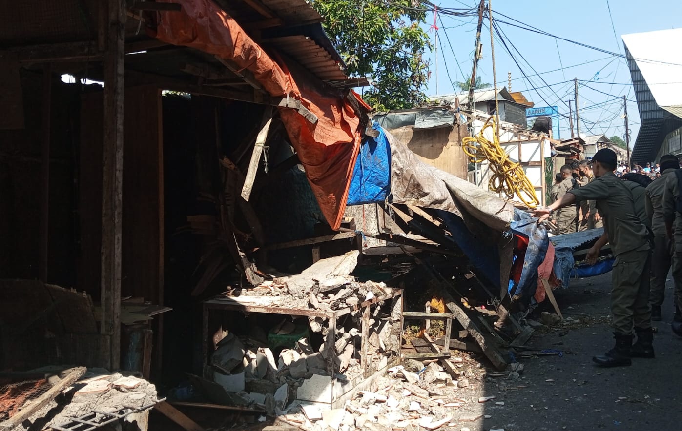 Satpol PP Kabupaten Bogor Tertibkan 130 PKL di Pasar Cisarua