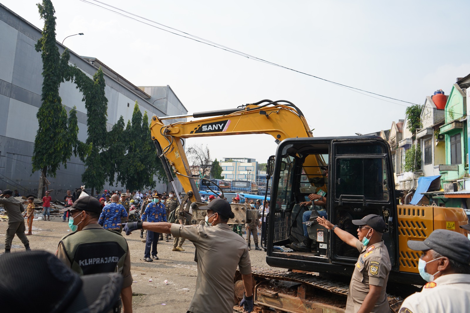 Satpol PP Kabupaten Bogor Bongkar 23 Bangunan Liar di Terminal Cibinong