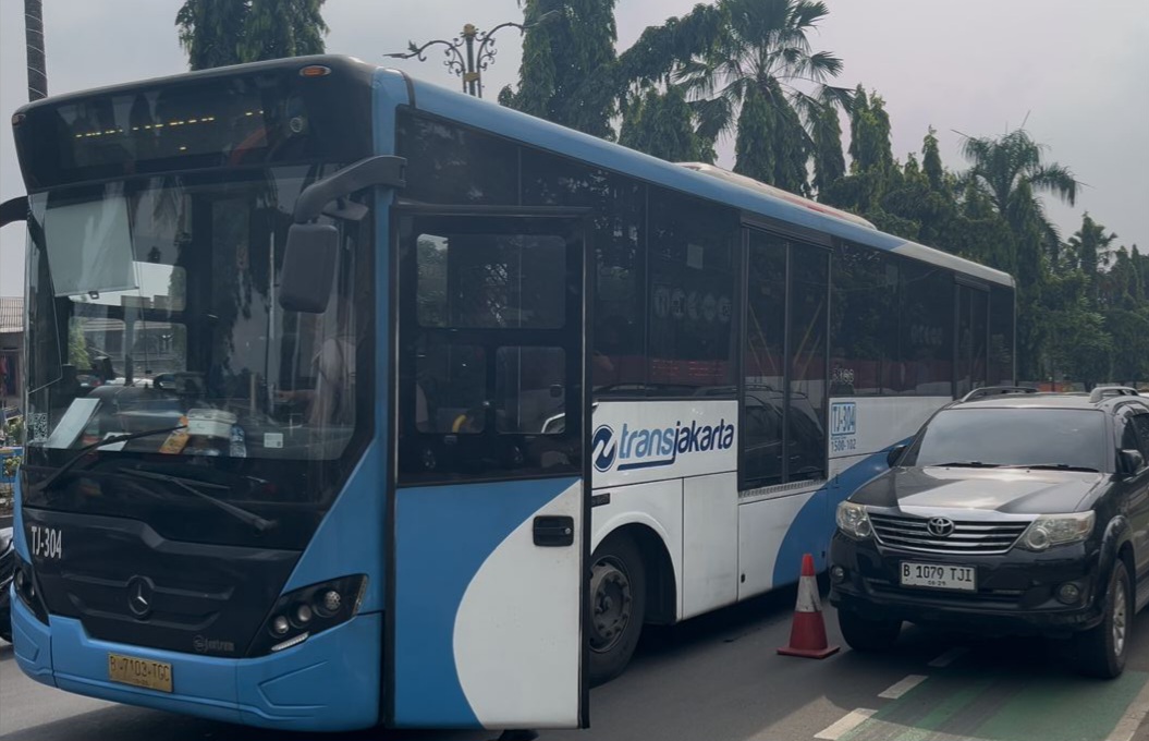 Alasan Warga Bogor Memilih Naik Bus Transjabodetabek ke Blok M 