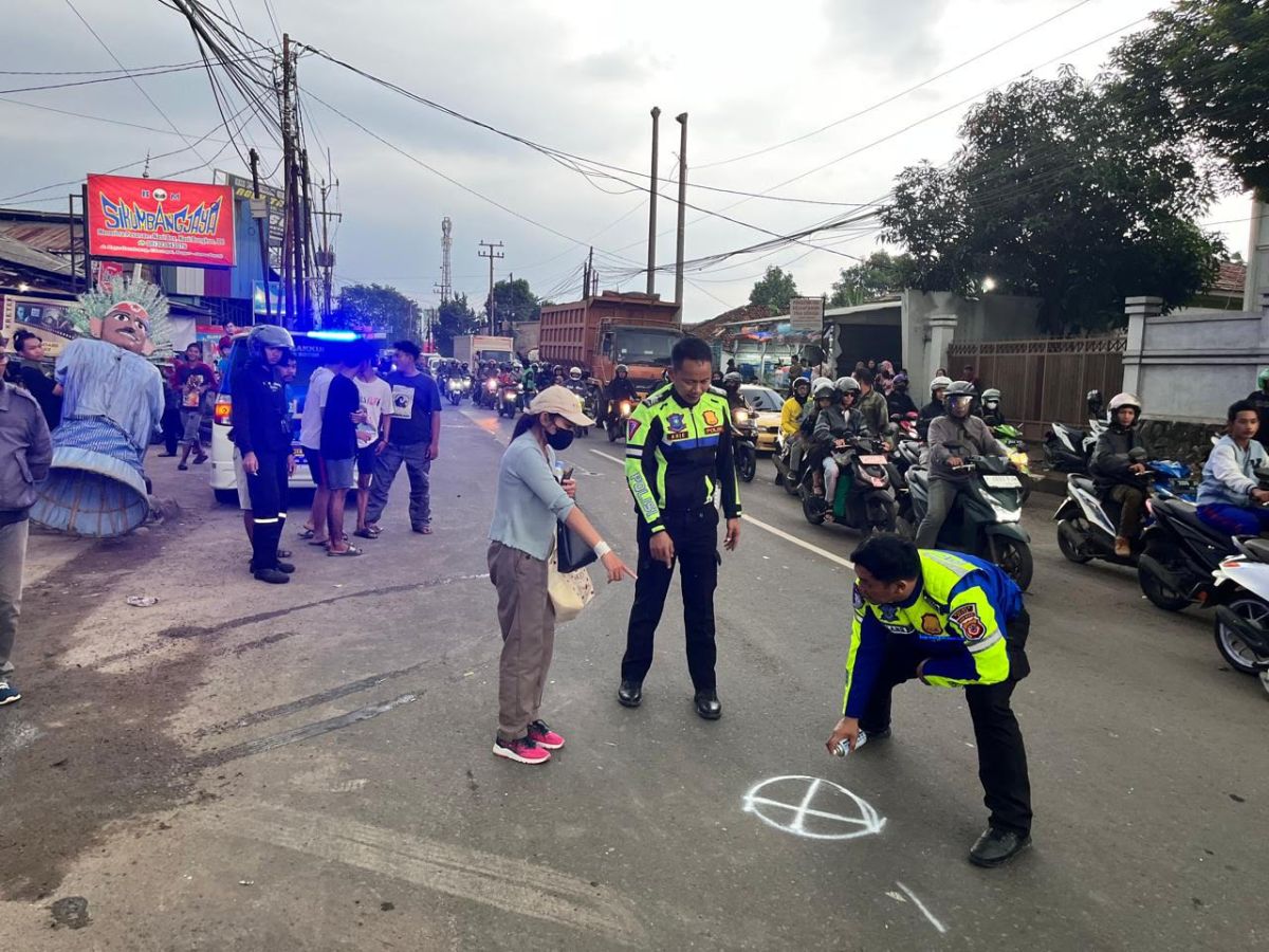 Kecelakaan Beruntun 4 mobil, 6 Pengendara Motor Alami Cedera