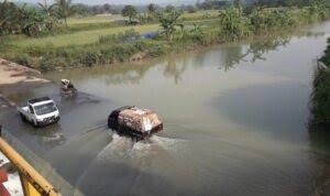 Jalan Antar Desa di Bogor Ini Hanya Bisa Digunakan Saat Kemarau