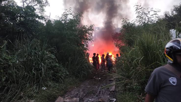 Bangunan di Kelurahan Babakan Ikut Terbakar dari Lokasi Pembakaran Sampah