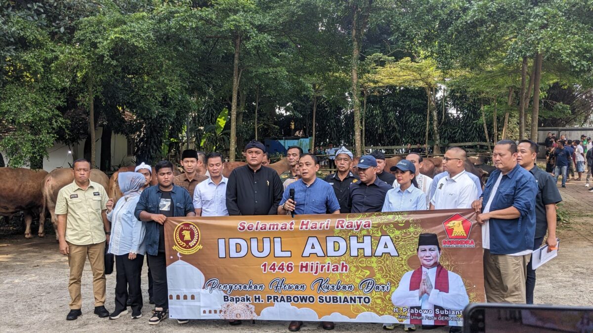Marlyn Maisarah dan Rudy Susmanto Serahkan 61 Ekor Sapi Kurban Prabowo Subianto di Babakan Madang