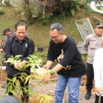 Pemkab Bogor dan KLHK Bongkar Bangunan Ilegal di Kawasan Puncak