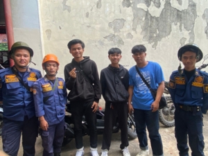 Cincin Tak Bisa Dilepas, Warga Datangi Kantor Damkar Kabupaten Bogor