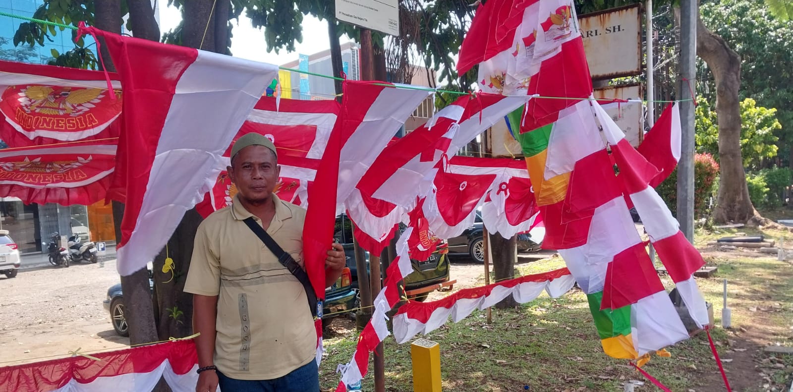 Kisah Yanto Pedagang Bendera di Bogor Sejak 1998