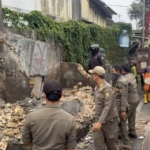 TPS di Jalur Puncak Dibongkar, Warga Bingung Buang Sampah Kemana