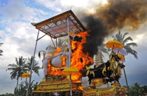 10 Tradisi Unik di Indonesia yang Masih Dilestarikan hingga Kini