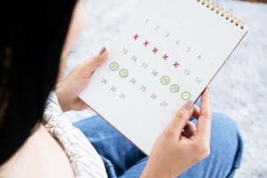 12 Cara Mempercepat Datangnya Menstruasi, Alami hingga Obat Hormonal