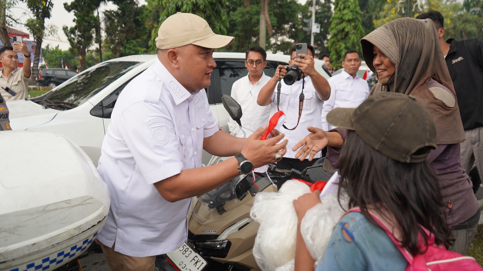 Ajak Masyarakat Kibarkan Bendera Merah Putih, Bupati Bogor : Benteng Terakhir Kita Persatuan