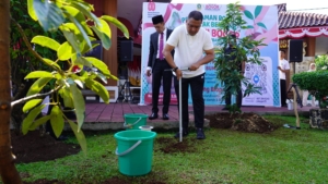 Bupati Bogor Canangkan Program Menanam untuk ASN dan Pegawai BUMD