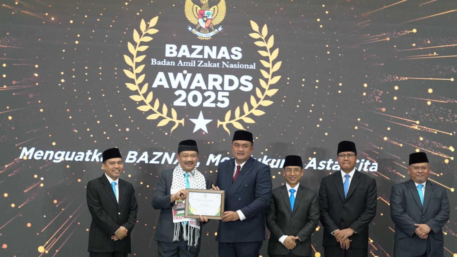 Bupati Bogor Raih Penghargaan Kepala Daerah Pendukung Baznas di Ajang Nasional