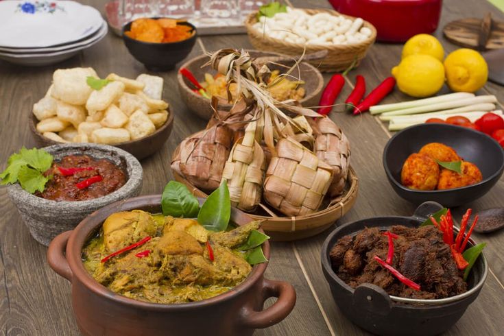 8 Hidangan Khas Lebaran Idul Fitri yang Selalu Hadir di Meja Makan