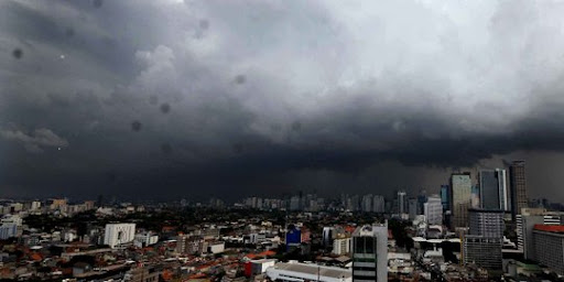 Mengapa Awan Berubah Gelap Saat Mendung? Ini Penjelasan Ilmiahnya