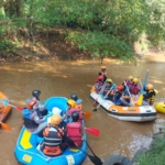 Mahasiswa Universitas Pakuan Ikut Bebersih dan Susur Sungai Cikeas