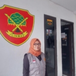 Pengabdian Alit Romlah Linmas Perempuan Yang Rela Digaji Rp 300 Ribu
