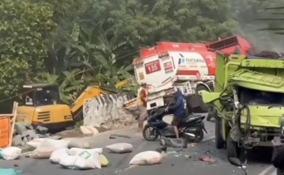 Truk Pertamina Diduga jadi Penyebab Tabrakan Beruntun di Jalan Cilame Cigudeg