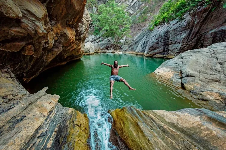 Jelajahi 10 Hidden Gem di Bandung, dari Sungai Cikahuripan hingga Tebing Gunung Hawu