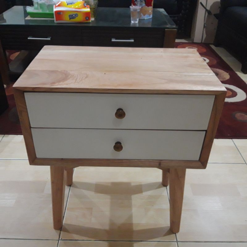 Apa Itu Nakas? Fungsi, Jenis, dan Cara Menata Nakas di Kamar