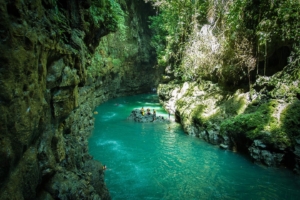 Green Canyon Karawang: Tempat Wisata Keluarga dengan Alam Asri dan Wahana Air Seru