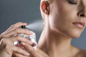6 Aroma Parfum Wanita yang Paling Disukai Pria