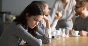 Merasa Tidak Percaya Diri? Begini Cara Mengatasi Insecure Menurut Psikologi