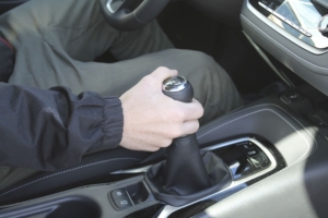 5 Cara Mudah Merawat Transmisi Manual Mobil agar Tetap Awet dan Halus