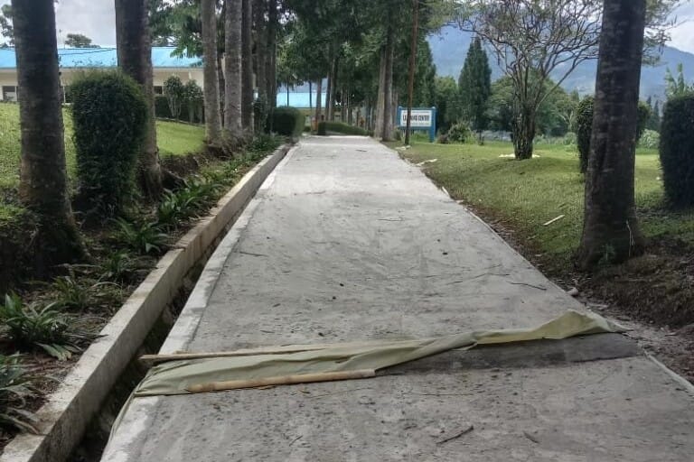 Tepis Tudingan, Kades Muarajaya Pastikan Betonisasi Jalan Sesuai Prosedur
