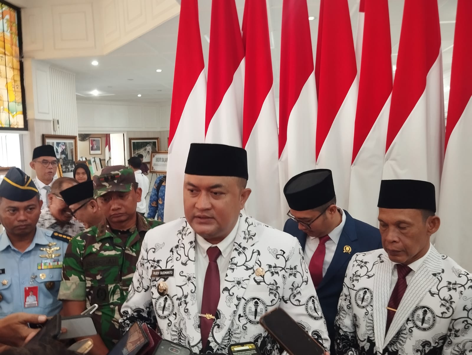 Bupati Bogor Tegaskan Komitmen Tingkatkan Kesejahteraan Guru dan Perbaikan Sekolah