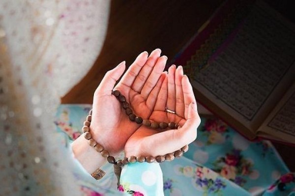 Cara Berzikir yang Diutamakan Menurut Al-Qur’an dan Ulama