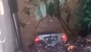 Diduga Ngantuk, Mobil Terperosok Ke Sungai Kali Baru Bogor