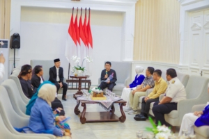 Dedie Rachim Serahkan Akta Badan Hukum ke Empat Koperasi di Kota Bogor