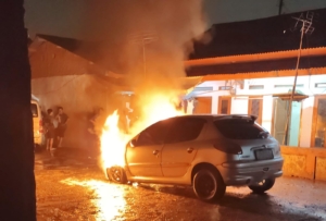 Mobil Terbakar Saat Ditinggal Bertamu di Citeureup, Diduga Akibat Korsleting Listrik