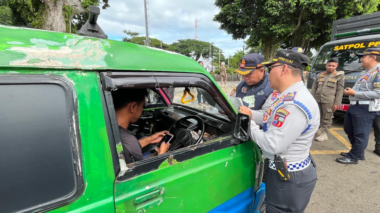 Per 1 Januari 2026, Angkot di Atas Usia Teknis 20 Tahun Dilarang Beroperasi